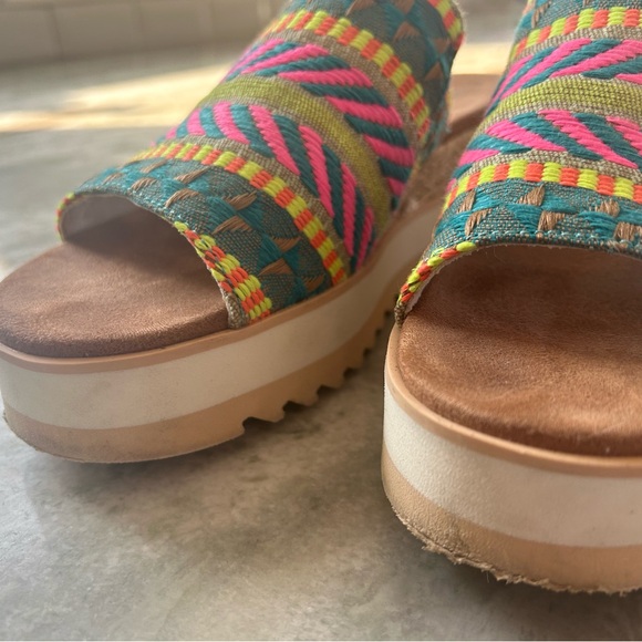 TOMS Womens Diana Mule Sandal - Neon Pink Global Jacquard 7.5 - Picture 3 of 4